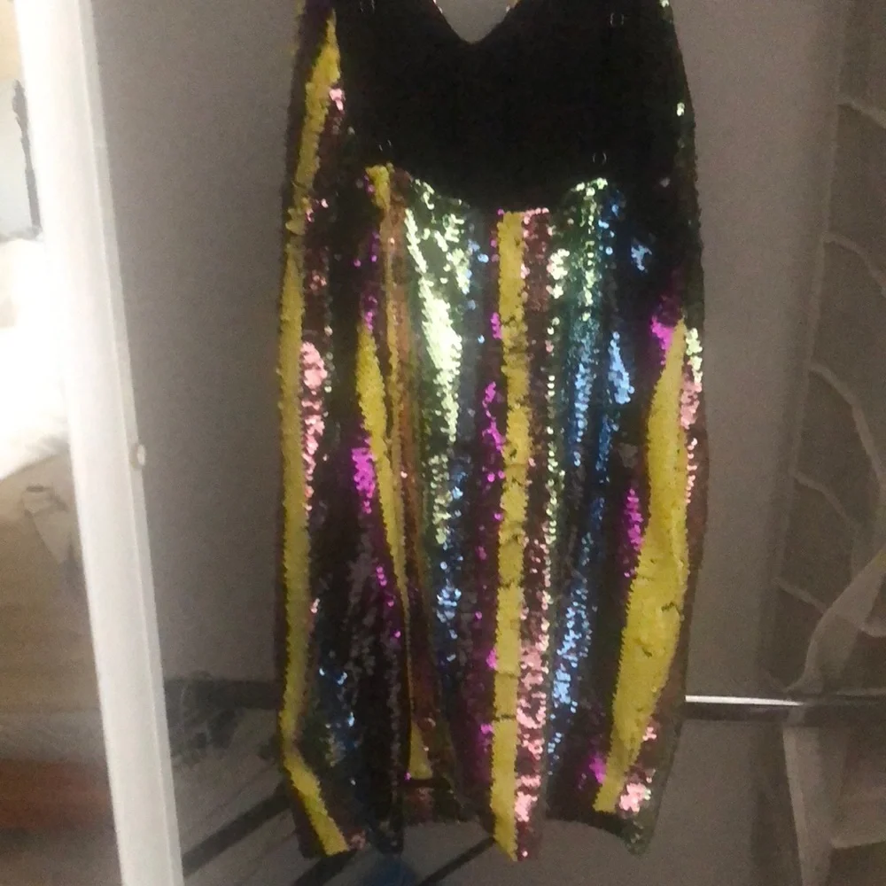 Gorgeous boutique sequin multicolor party dress - Picture 2 of 2